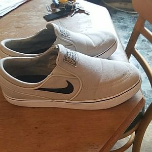 slip on nike size 7 youth